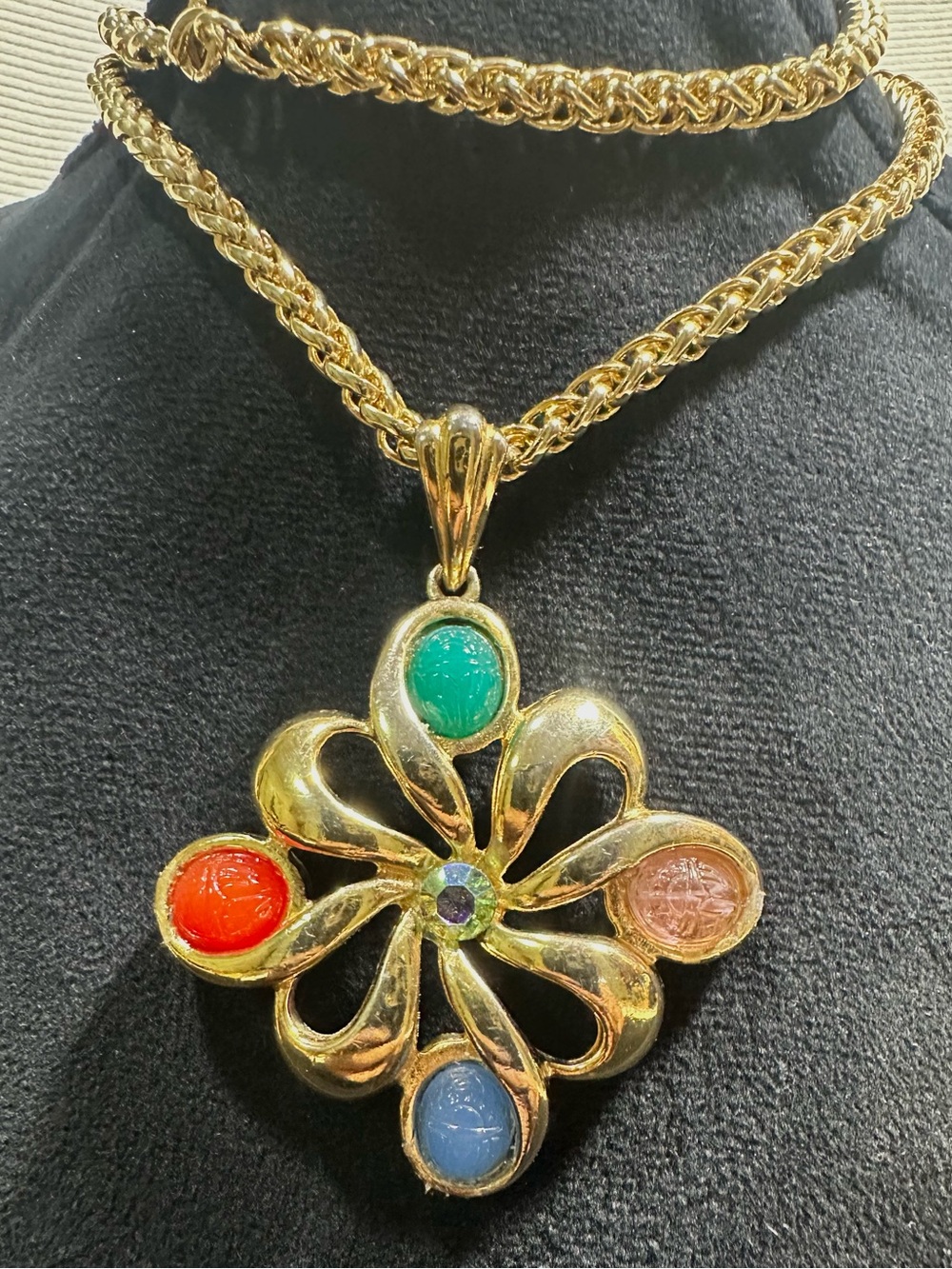 Vtg: Egyptian Revival Glass Scarab Pendant Necklace